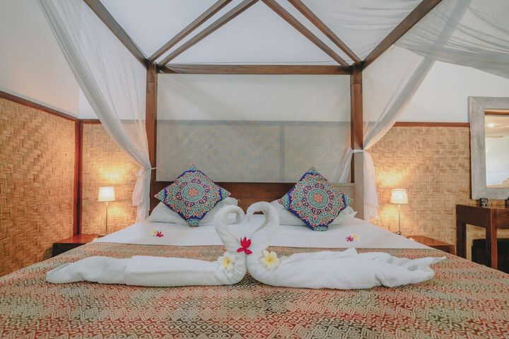 Room 6 of 100
