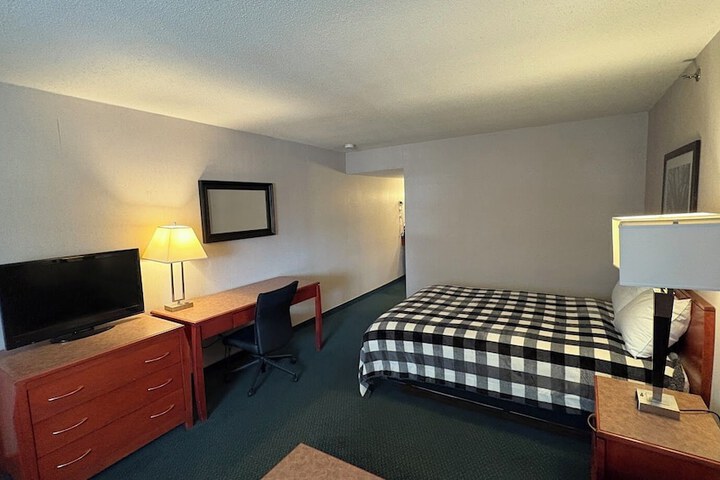 Room 7 of 25