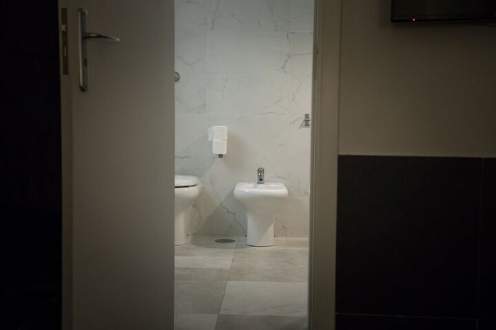Room 33 of 49