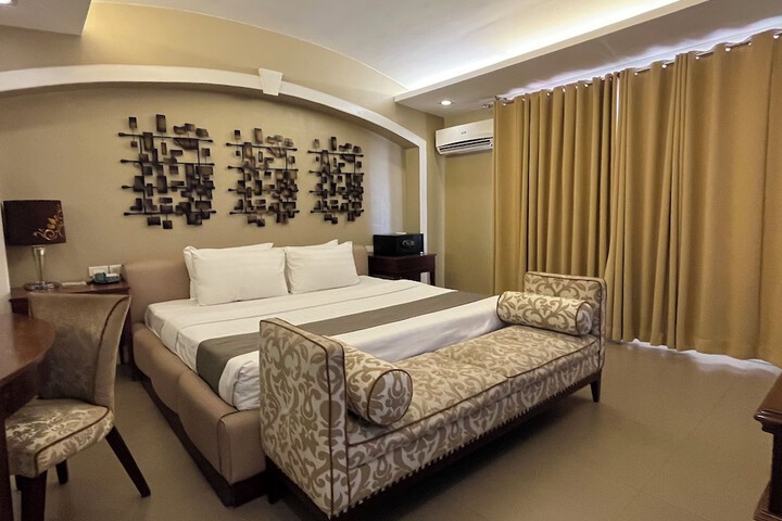 Room 11 of 26