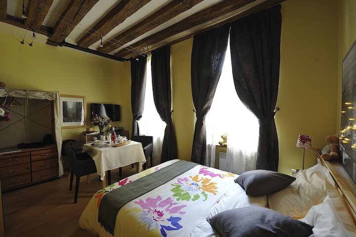 Room 3 of 648