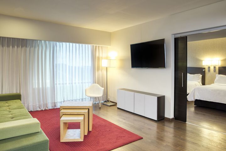 Room 9 of 68