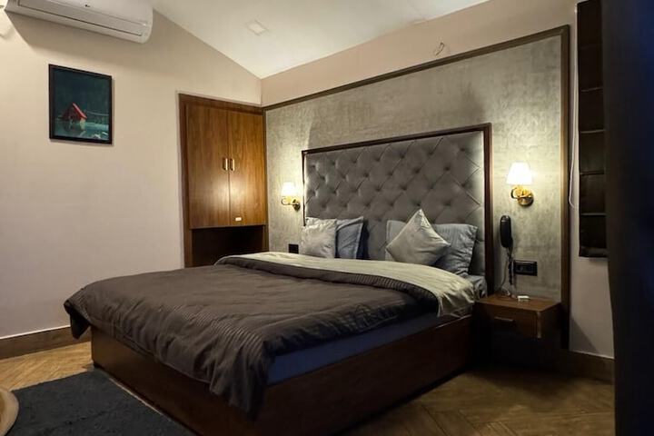 Room 2 of 23