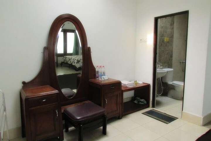Room 15 of 37