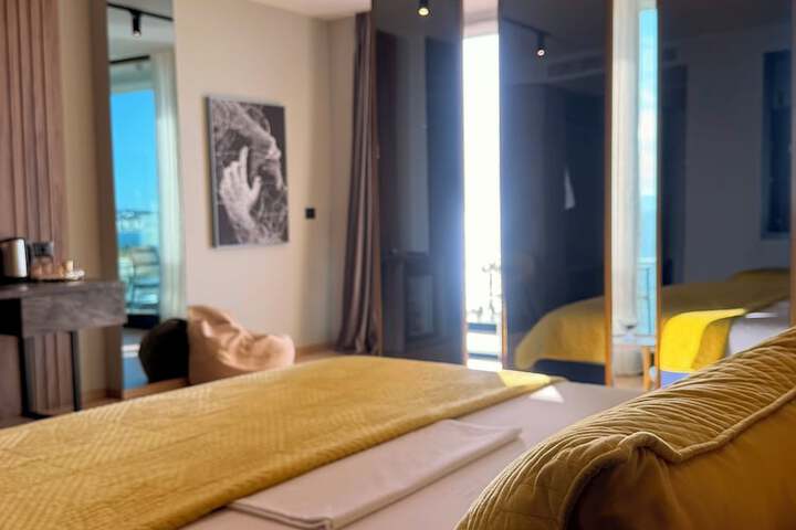 Room 26 of 80