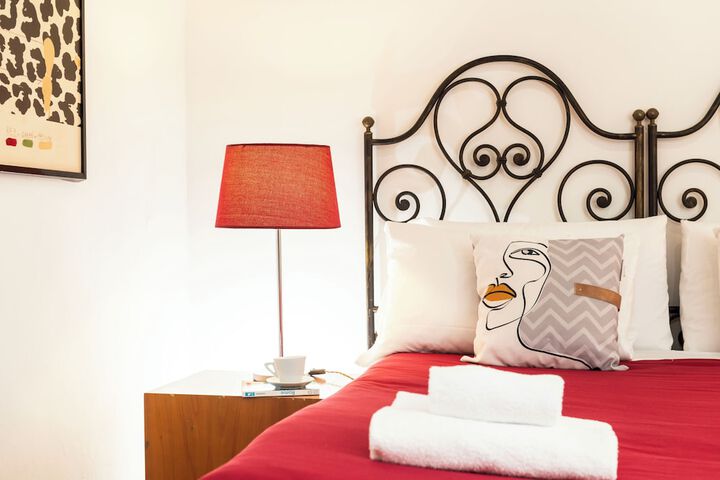 Room 10 of 28