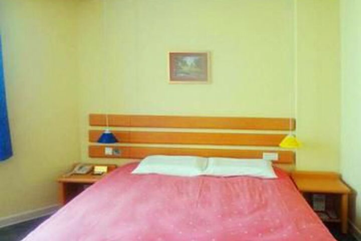 Room 14 of 29