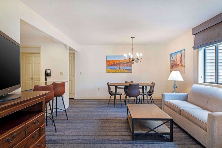 Suite 1 King Bed Second Floor Sofa Bed Kitchen Separate Living Area WiFi Full Breakfast (4 of 34)