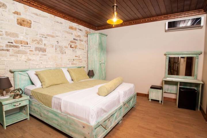 Room 4 of 26