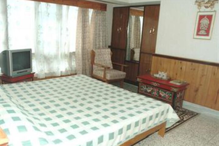 Room 11 of 27