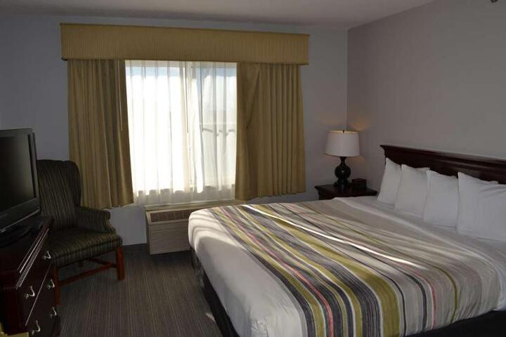 1 King Bed (7 of 12)