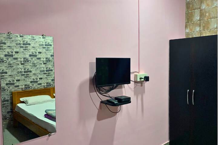 Room 5 of 37