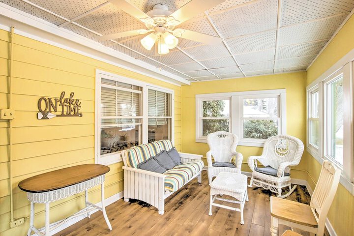 Green Lake Vacation Home w / Screened Porch!