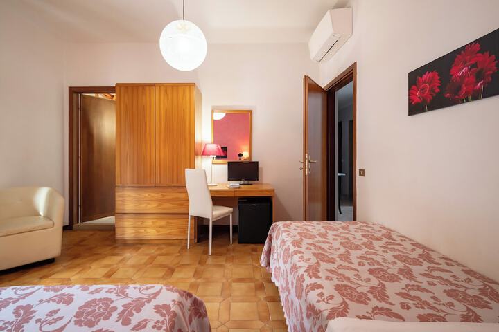 Room 32 of 78