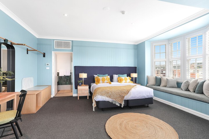 Room 4 of 87