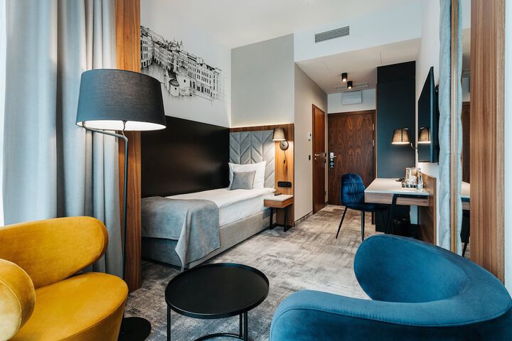 Room 42 of 110