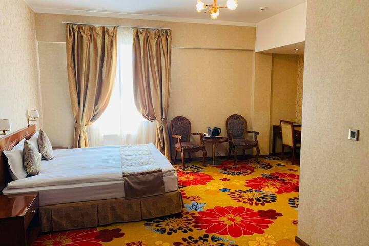 Room 18 of 48