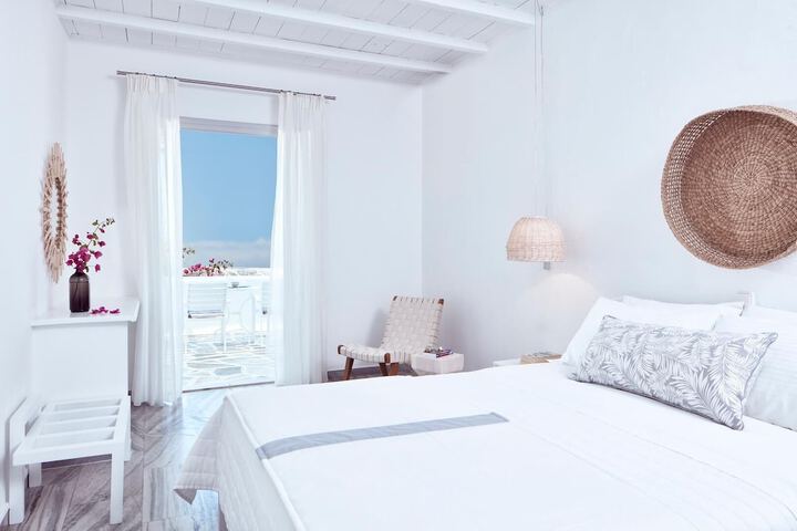 Mr &  Mrs White Paros in Paros