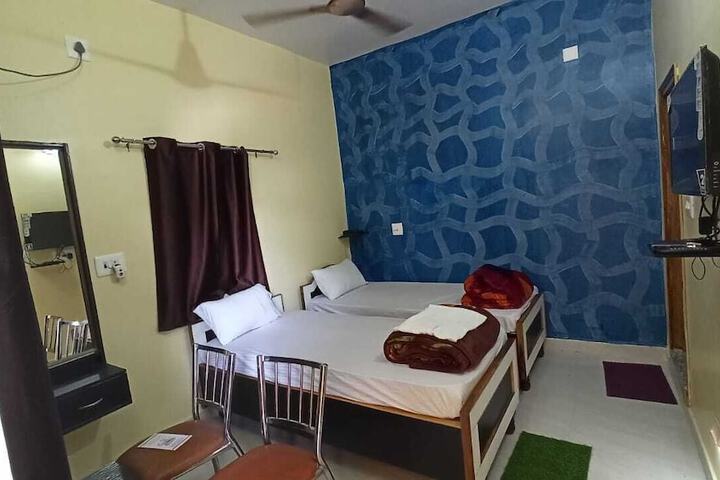 Room 5 of 18