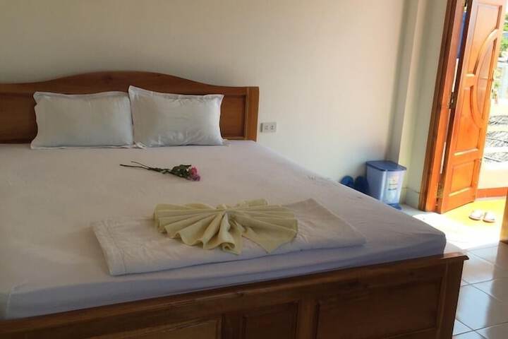 Room 3 of 43