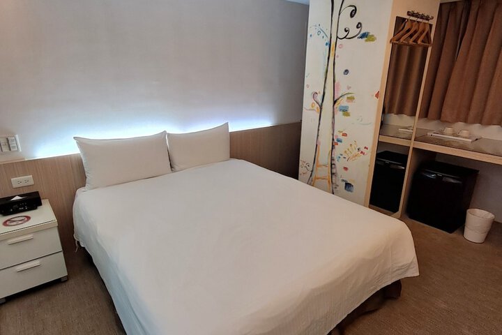 Room 30 of 32