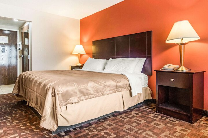 1 King Bed (5 of 17)