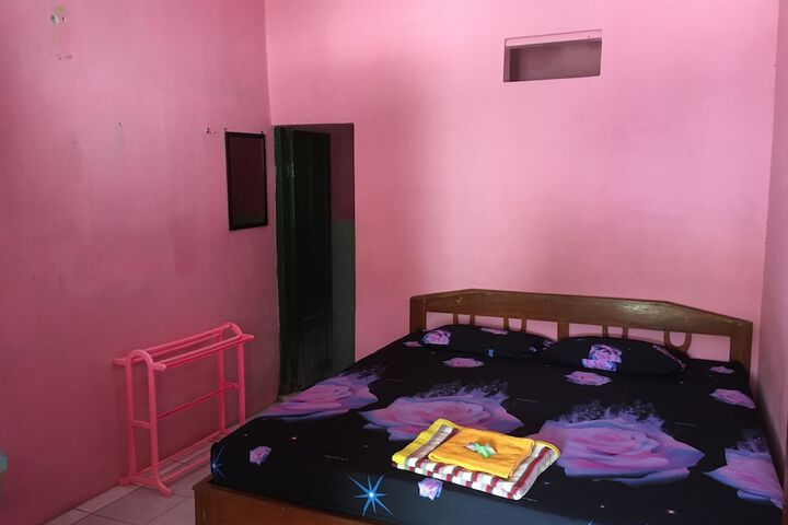 Room 5 of 12