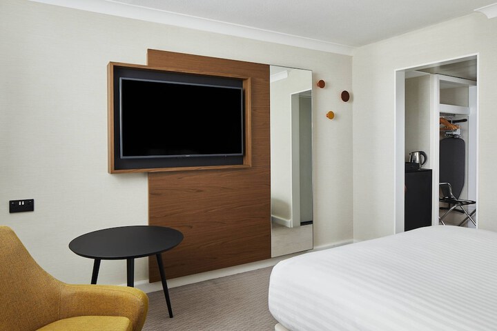 Room 11 of 53