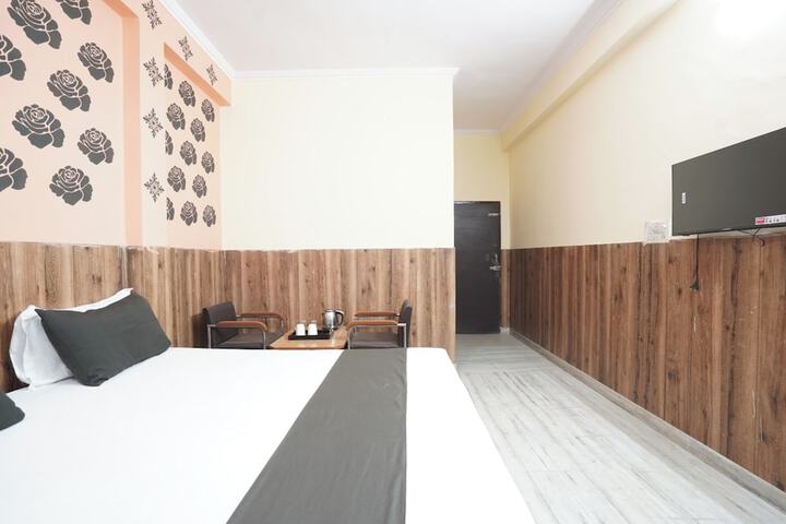 Room 2 of 10