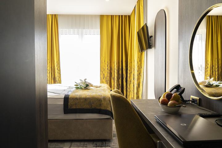 Room 13 of 70