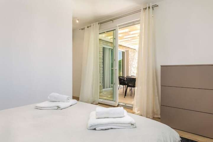 Room 49 of 194