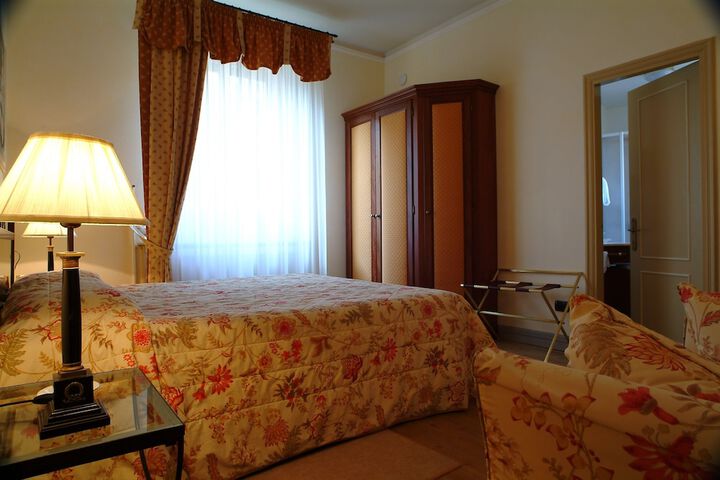 Room 24 of 113