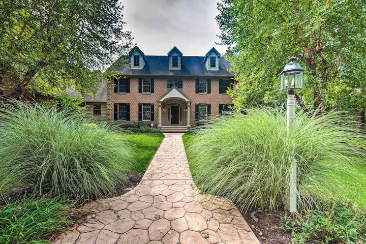 Extravagant Atglen Manor w / Private 60-acre Land!