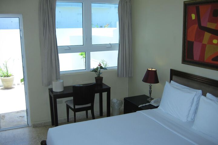 Room 2 of 28
