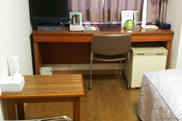 Room 3 of 80