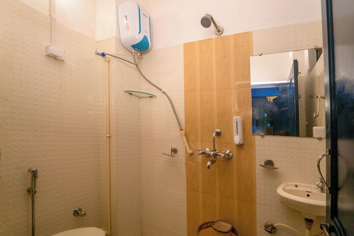 Room 5 of 6