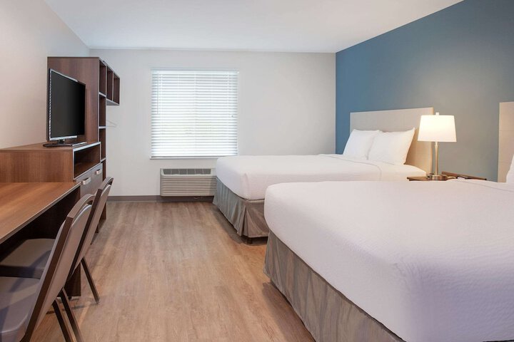 Queen Bed Accessible (10 of 12)