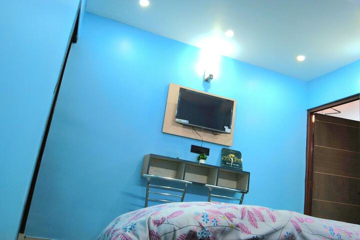 Room 5 of 12
