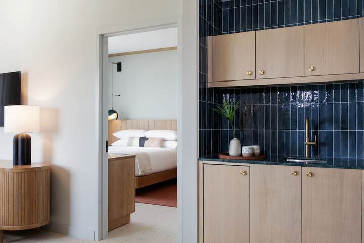 Room 33 of 206
