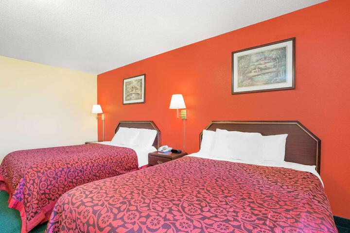2 Queen Beds Accessible (3 of 6)