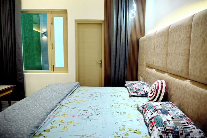 Room 8 of 54