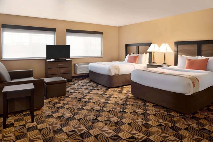 1 Queen Bed Studio Suite (5 of 7)