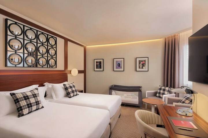 Room 44 of 82