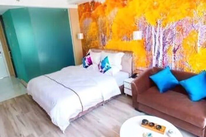 Room 4 of 7