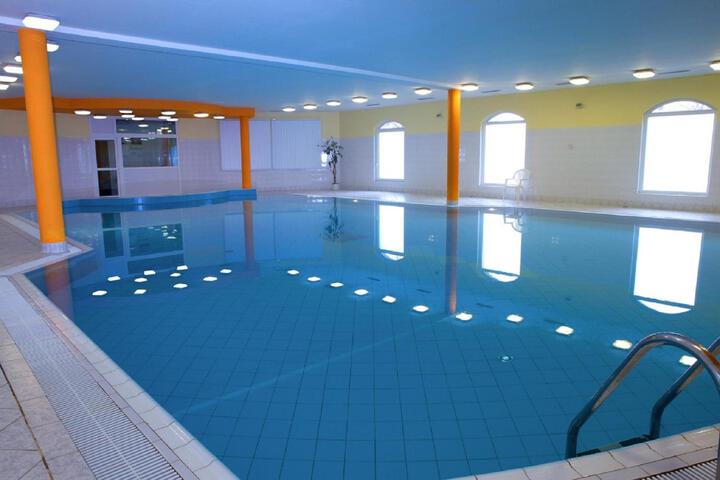 Pool 28 of 64