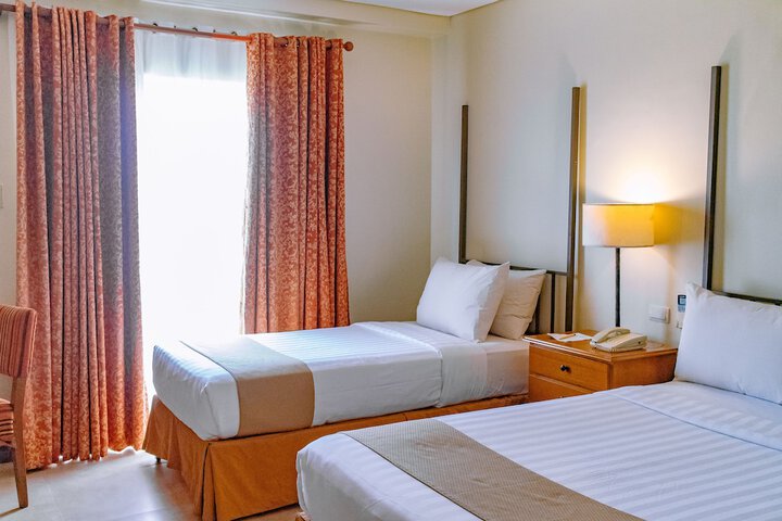Room 6 of 14