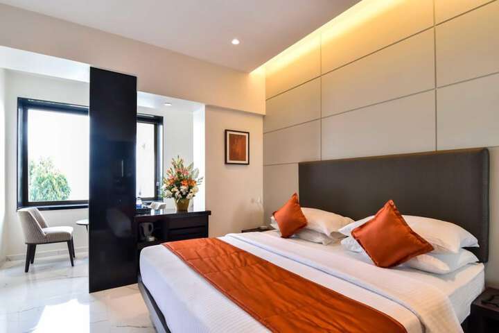 Room 10 of 34