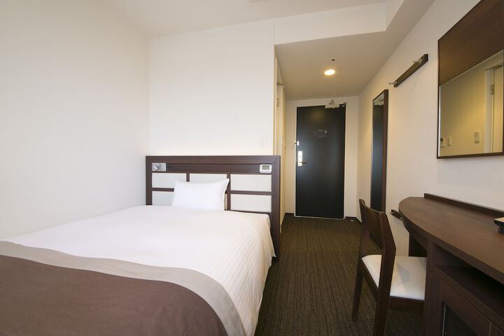 Room 13 of 84
