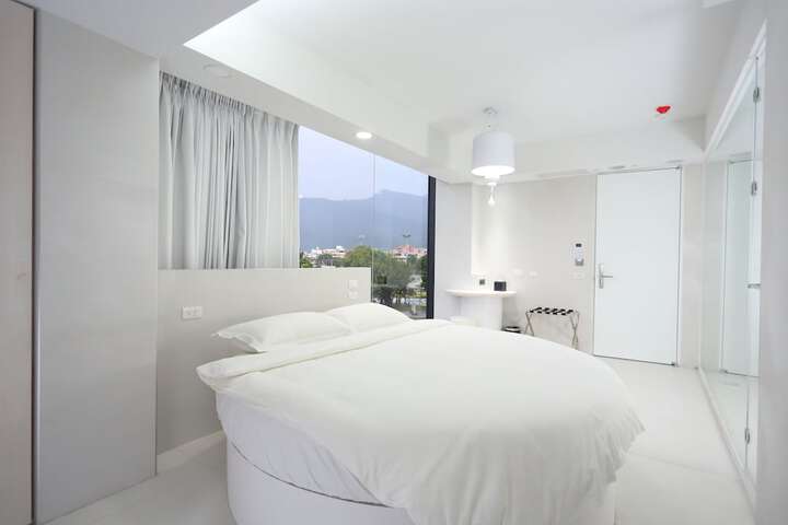 Room 13 of 74