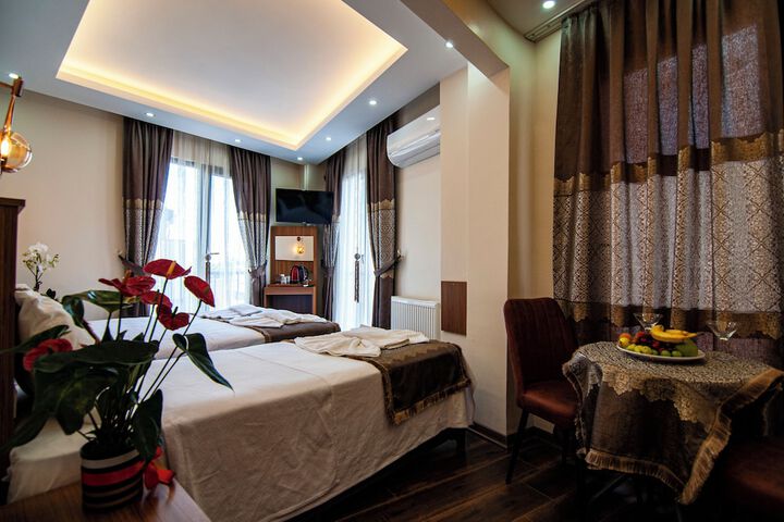 Room 33 of 62